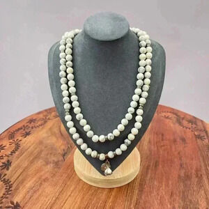 Stone Necklace White Howlite Beaded 18" Strand Stretch Silver Tone Beads